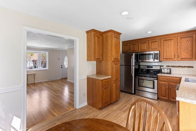 15 Phillip Dr, Bellingham, MA 02019