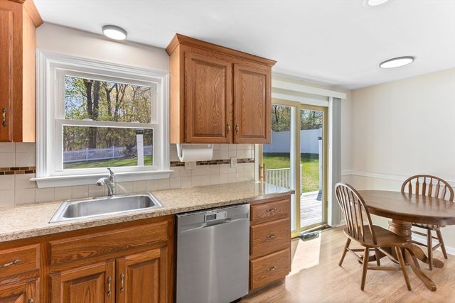 15 Phillip Dr, Bellingham, MA 02019