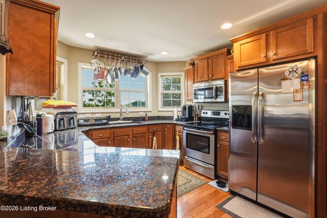 166 Grand Central Dr, Simpsonville, KY 40067