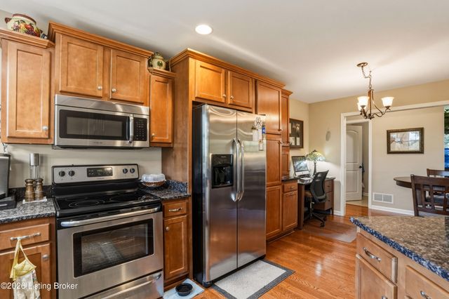 166 Grand Central Dr, Simpsonville, KY 40067