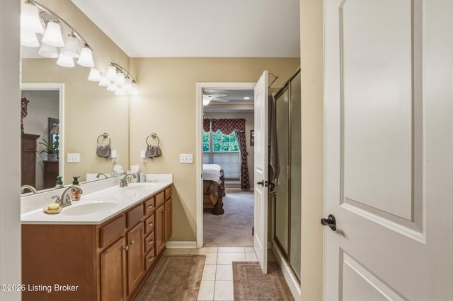 166 Grand Central Dr, Simpsonville, KY 40067