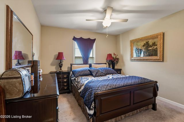 166 Grand Central Dr, Simpsonville, KY 40067