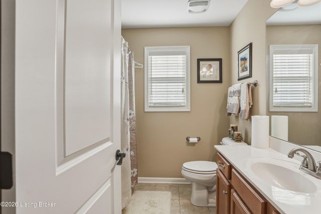 166 Grand Central Dr, Simpsonville, KY 40067