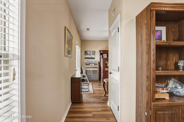 166 Grand Central Dr, Simpsonville, KY 40067
