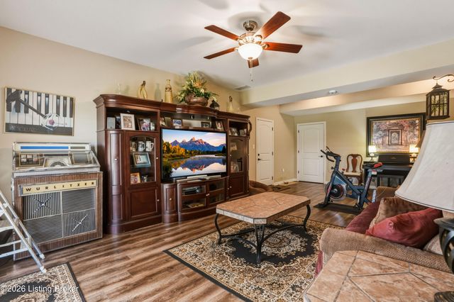 166 Grand Central Dr, Simpsonville, KY 40067