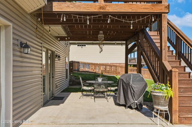 166 Grand Central Dr, Simpsonville, KY 40067