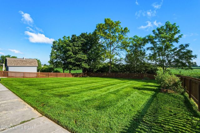 166 Grand Central Dr, Simpsonville, KY 40067