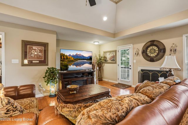 166 Grand Central Dr, Simpsonville, KY 40067