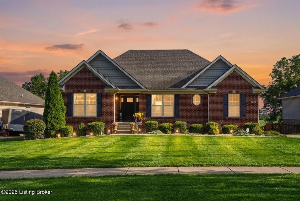 166 Grand Central Dr, Simpsonville, KY 40067
