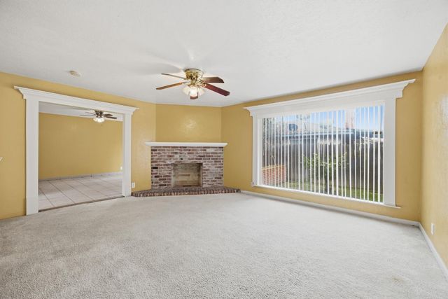 683 N Villa Avenue, Dinuba, CA 93618