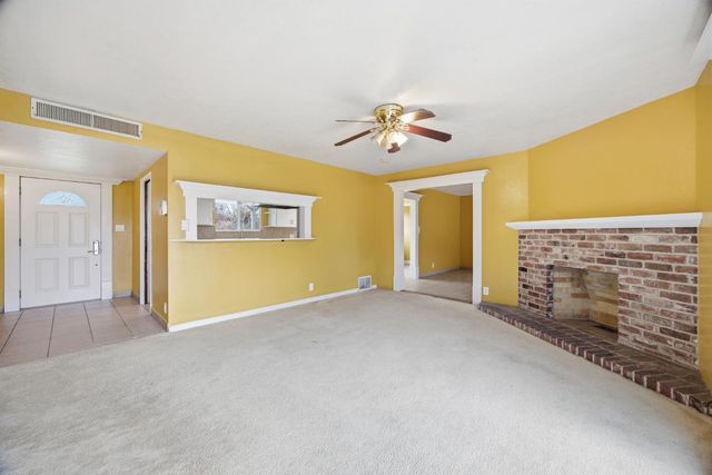 683 N Villa Avenue, Dinuba, CA 93618