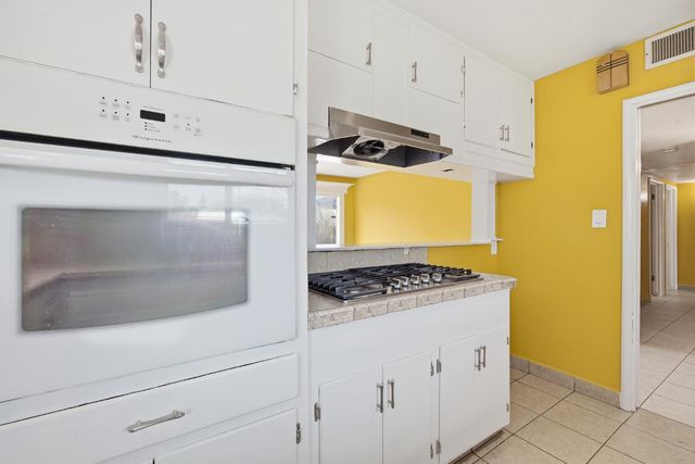 683 N Villa Avenue, Dinuba, CA 93618