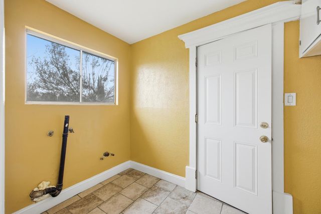 683 N Villa Avenue, Dinuba, CA 93618