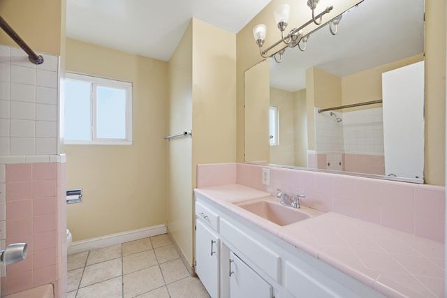 683 N Villa Avenue, Dinuba, CA 93618