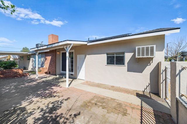 683 N Villa Avenue, Dinuba, CA 93618