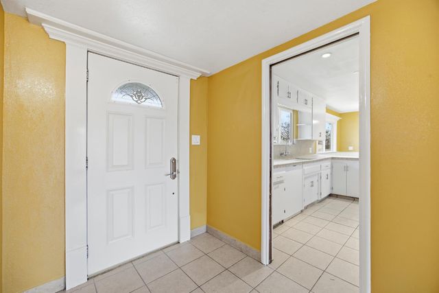 683 N Villa Avenue, Dinuba, CA 93618