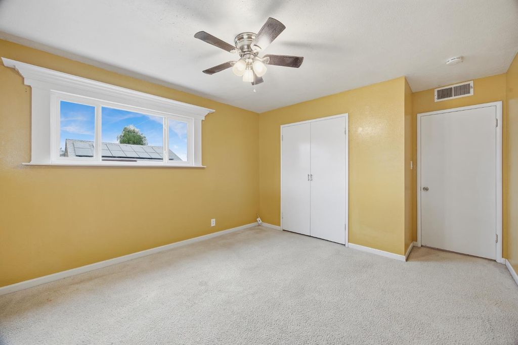 Image 26 of property listing at 683 N Villa Avenue, Dinuba, CA 93618