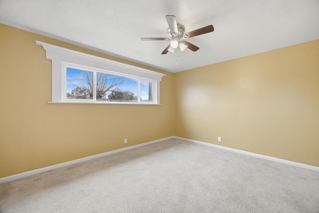 Image 28 of property listing at 683 N Villa Avenue, Dinuba, CA 93618