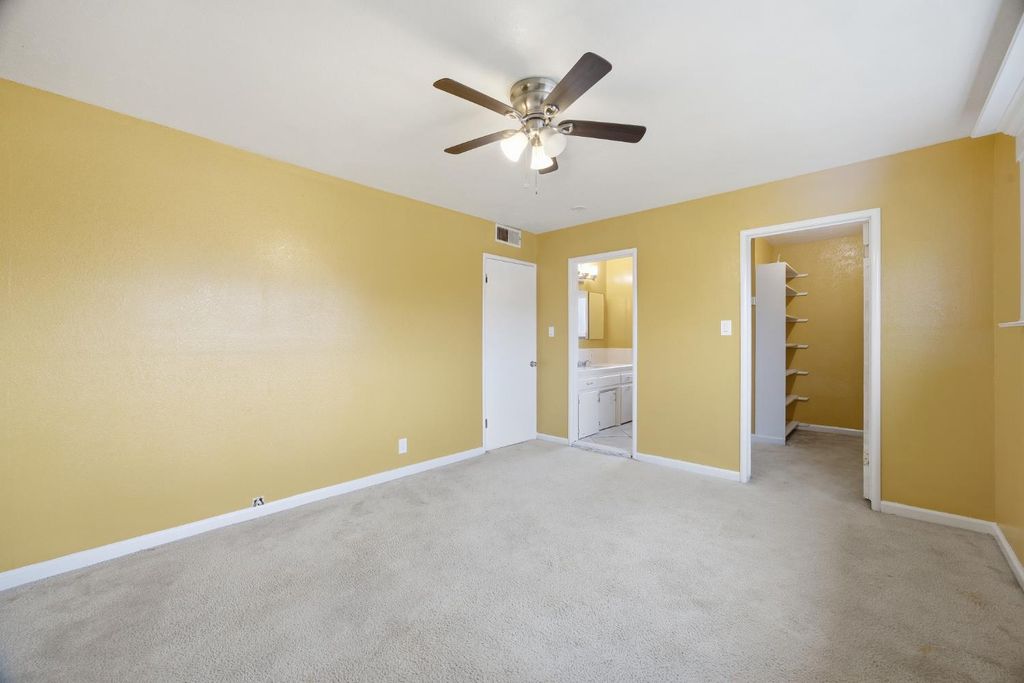 Image 30 of property listing at 683 N Villa Avenue, Dinuba, CA 93618