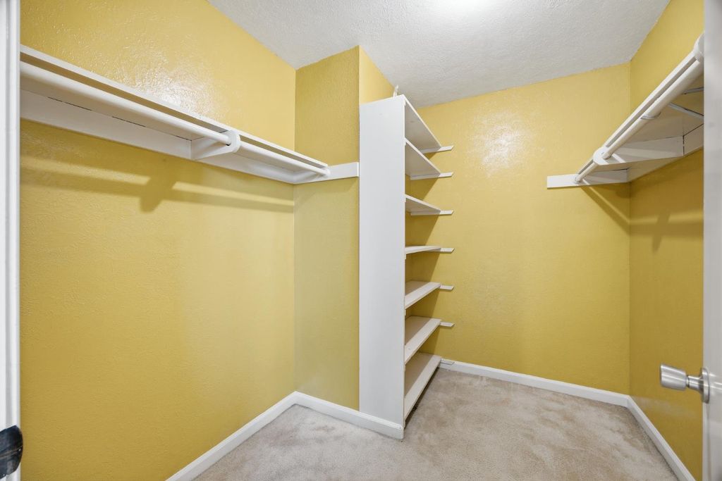 Image 31 of property listing at 683 N Villa Avenue, Dinuba, CA 93618