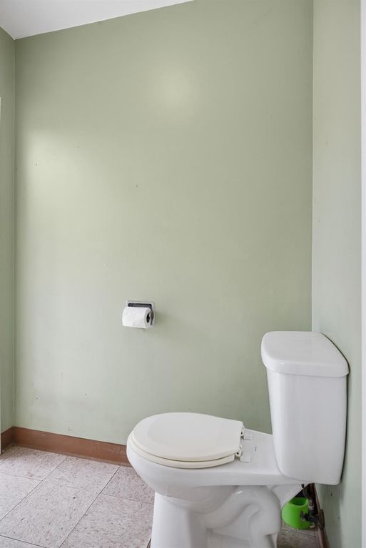 Image 34 of property listing at 683 N Villa Avenue, Dinuba, CA 93618