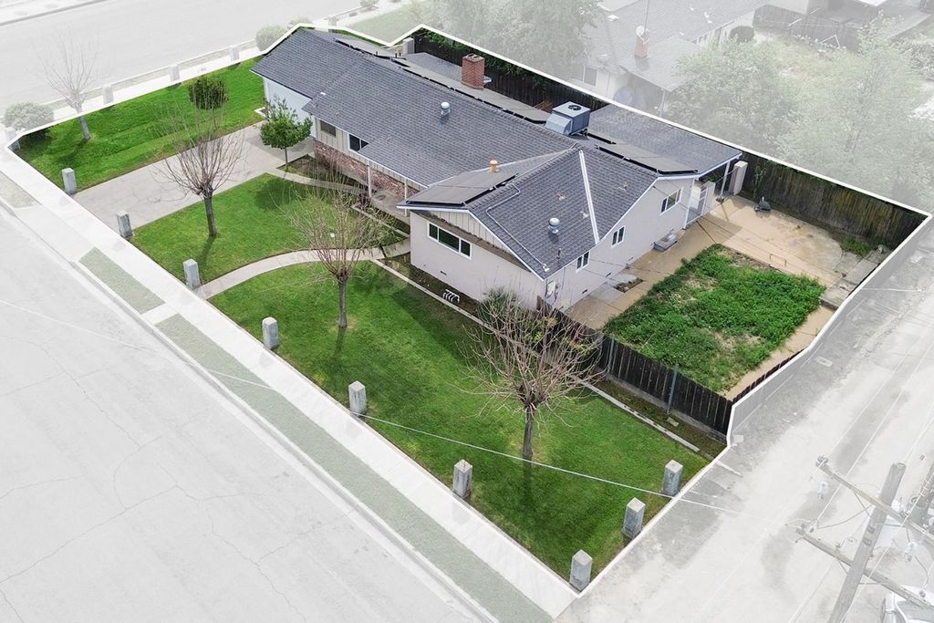 Image 41 of property listing at 683 N Villa Avenue, Dinuba, CA 93618