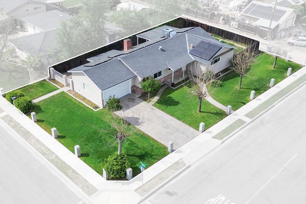 Image 42 of property listing at 683 N Villa Avenue, Dinuba, CA 93618