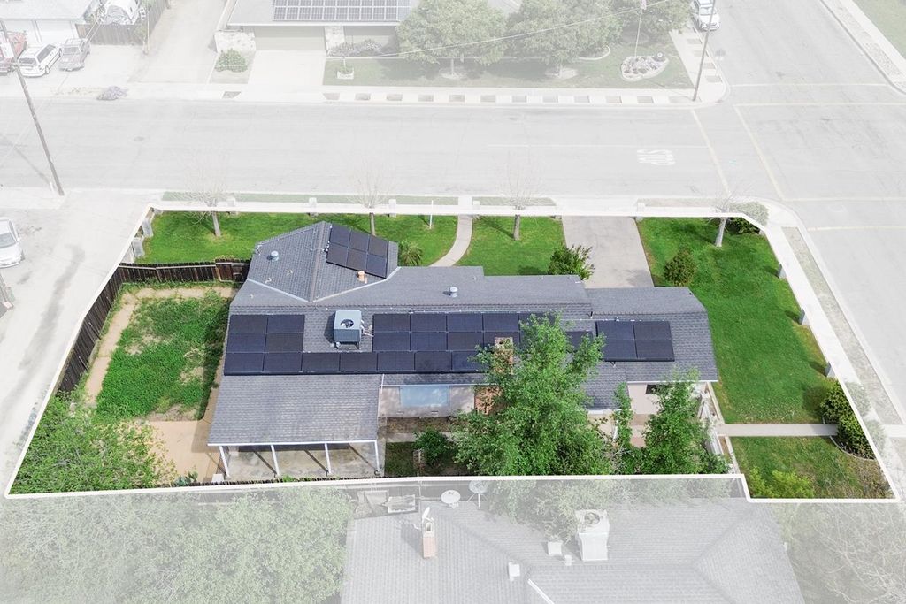 Image 44 of property listing at 683 N Villa Avenue, Dinuba, CA 93618