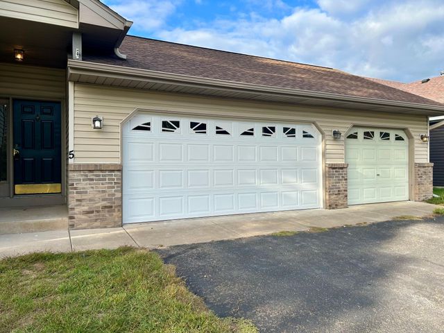 5 Elm Street, Lino Lakes, MN 55014