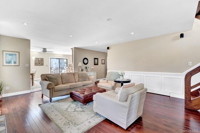 12 Jetmore Place, Massapequa, NY 11758