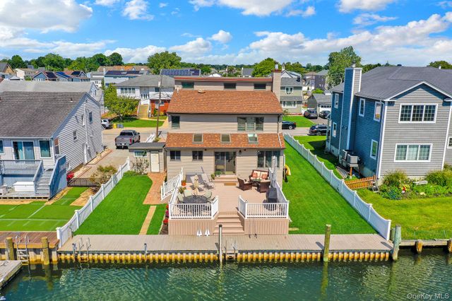 12 Jetmore Place, Massapequa, NY 11758