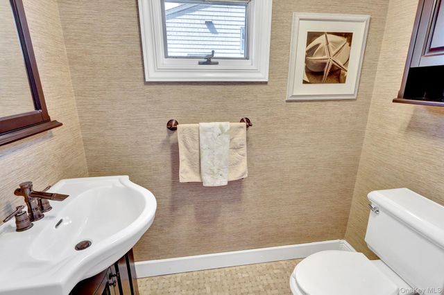 12 Jetmore Place, Massapequa, NY 11758