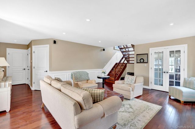 12 Jetmore Place, Massapequa, NY 11758