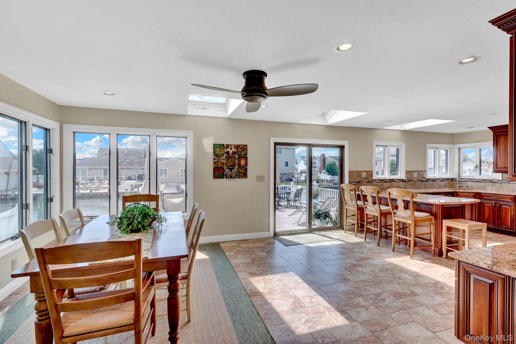 12 Jetmore Place, Massapequa, NY 11758 — photo 4