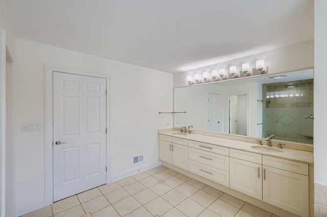 1161 Gavin Court, Lake Forest, IL 60045