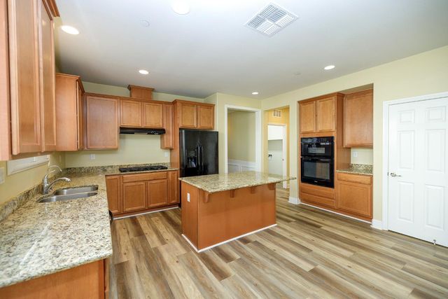 1454 Carriage House St, Manteca, CA 95336