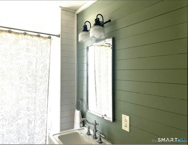 356 Middle Tpke East Turnpike, Manchester, CT 06040