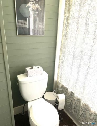 356 Middle Tpke East Turnpike, Manchester, CT 06040