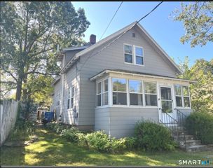 356 Middle Tpke East Turnpike, Manchester, CT 06040