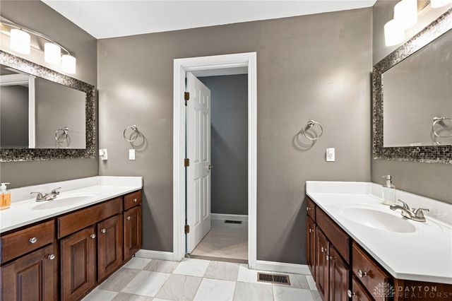 866 Miami Ridge Drive, Miami Twp, OH 45140