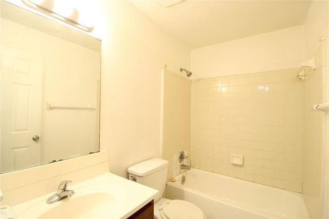 5736 NW 25TH TERRACE, Gainesville, FL 32653