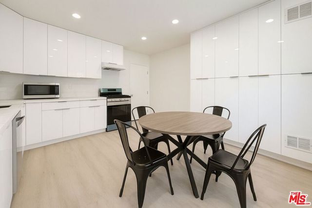 1189 W 36th Place 3, Los Angeles, CA 90007