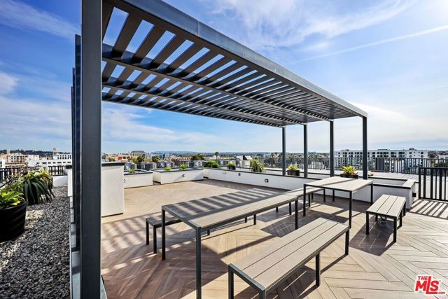 3657 Motor 300, Los Angeles, CA 90034