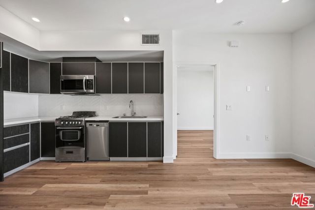 3657 Motor 300, Los Angeles, CA 90034