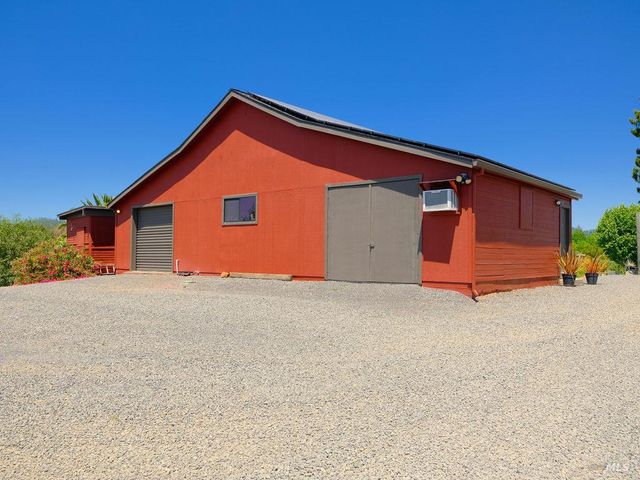 7750 Giusti Rd, Forestville, CA 95436