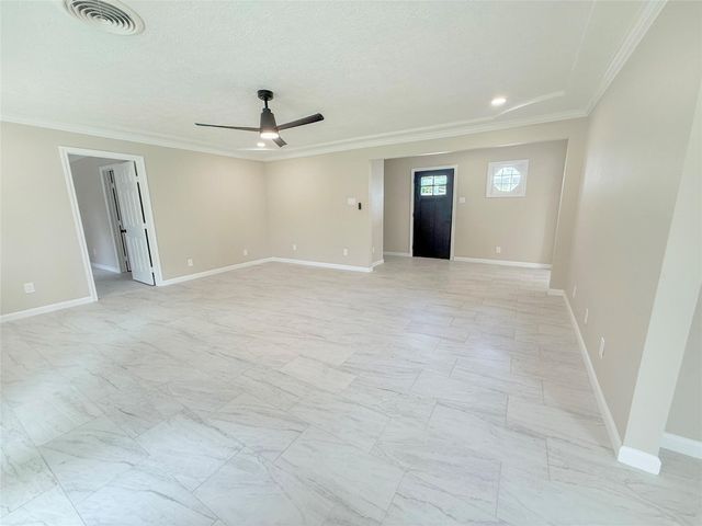 423 Baywood Street, La Porte, TX 77571