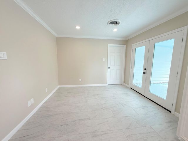 423 Baywood Street, La Porte, TX 77571