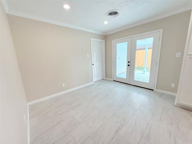 423 Baywood Street, La Porte, TX 77571