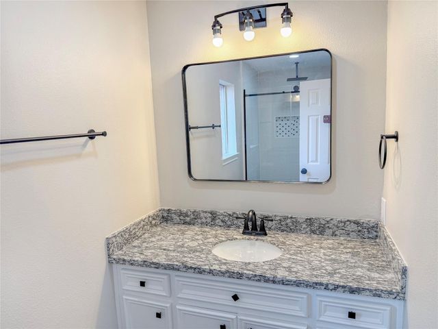 423 Baywood Street, La Porte, TX 77571