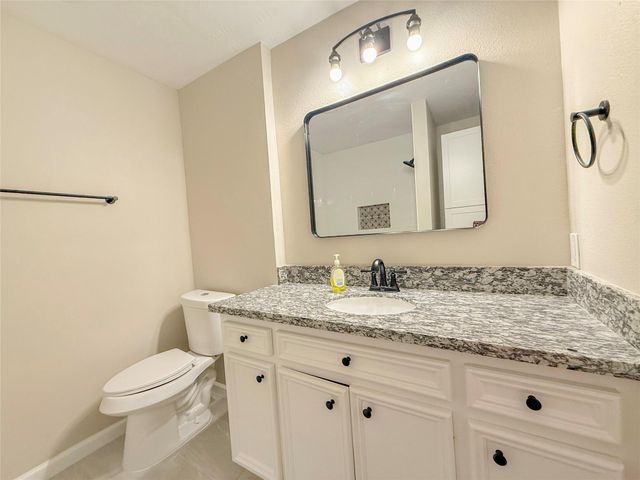 423 Baywood Street, La Porte, TX 77571